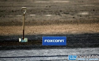 美國富士康生產(chǎn)Apple遭遇用人荒，用自動化機器人取代更多人工崗位。